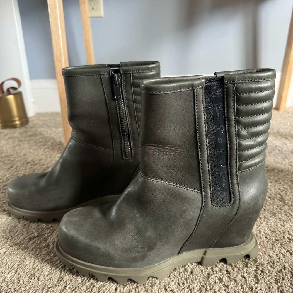 Sorel Joan of Arctic III Moss Green Boots